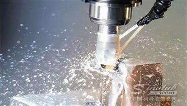 Metalworking fluid foaming solution and the application of defoamer